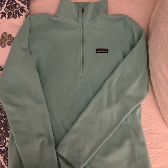 Patagonia Tops - Women’s Patagonia three quarter zip fleece.